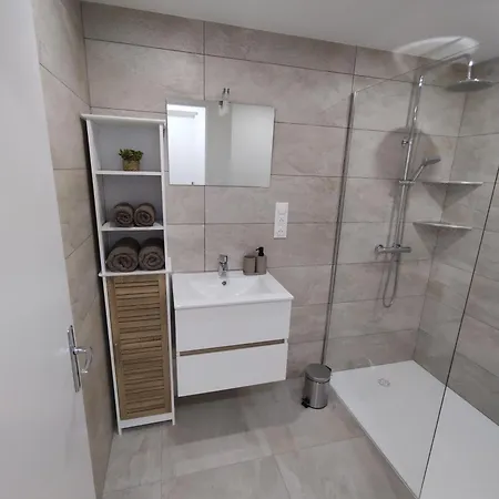 De La Rouge Roye Nompatelize